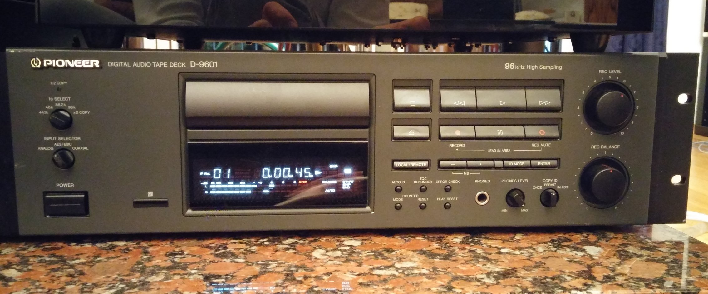 Pioneer D-9601 1